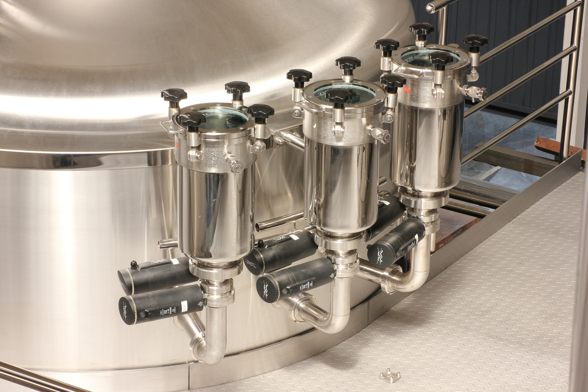 現(xiàn)代啤酒廠(chǎng)釀啤酒時(shí)如何加酒花？