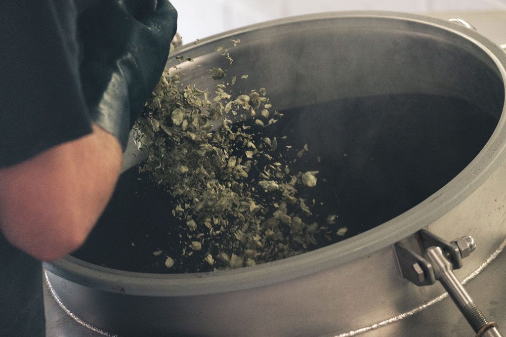 啤酒廠(chǎng)煮沸麥汁的操作過(guò)程